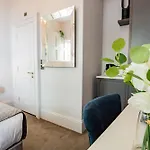 Apartment Seaside Getaway - Sleeps 2 *